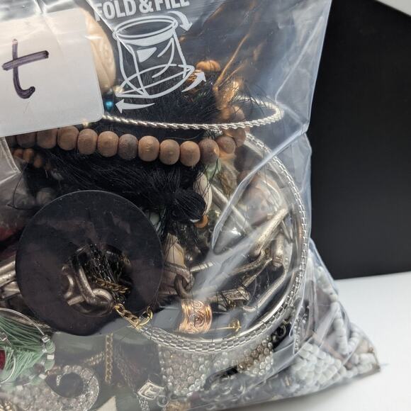 Jewelry Lot Vida Repurpose Bag Over 4 Pounds Beads & Possible Wearable Pieces - Picture 12 of 12